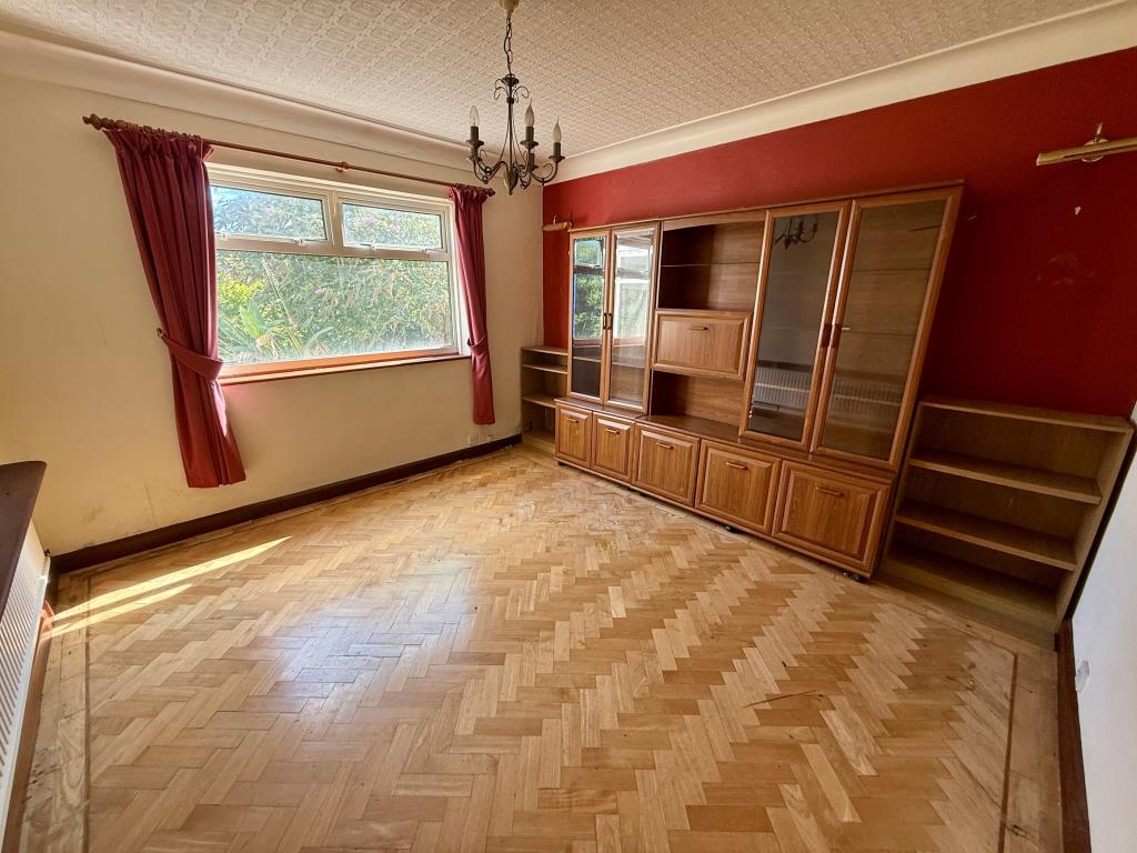 Lot: 150 - DETACHED HOUSE FOR REFURBISHMENT - Dining room